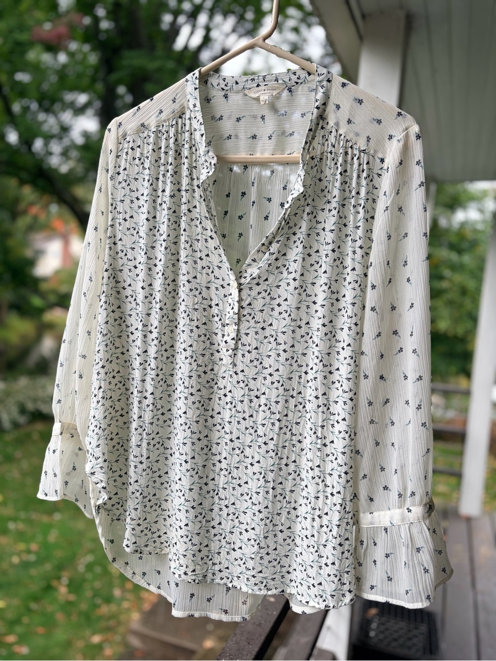 Lucky Brand M/L Silky Top- perfect condition!